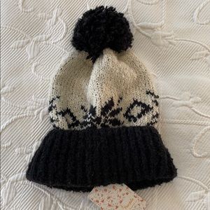 NWT. Free People Pom Pom Beanie.